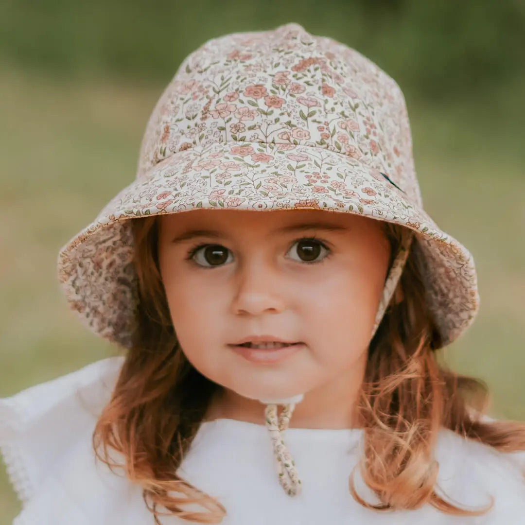 Toddler bucket hat with top strap